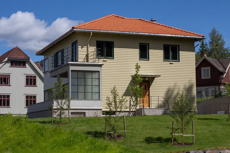 Dronninghuset sommer.jpg