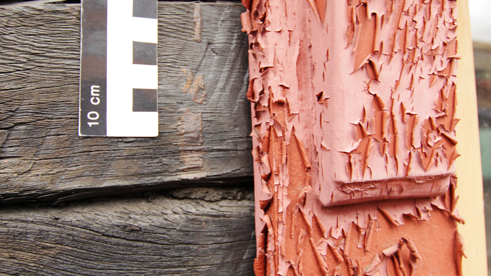 Skader-ved-paafoering-av-for-fet-linoljemaling-i-foerste-stroek-Foto_Jon-Braenne