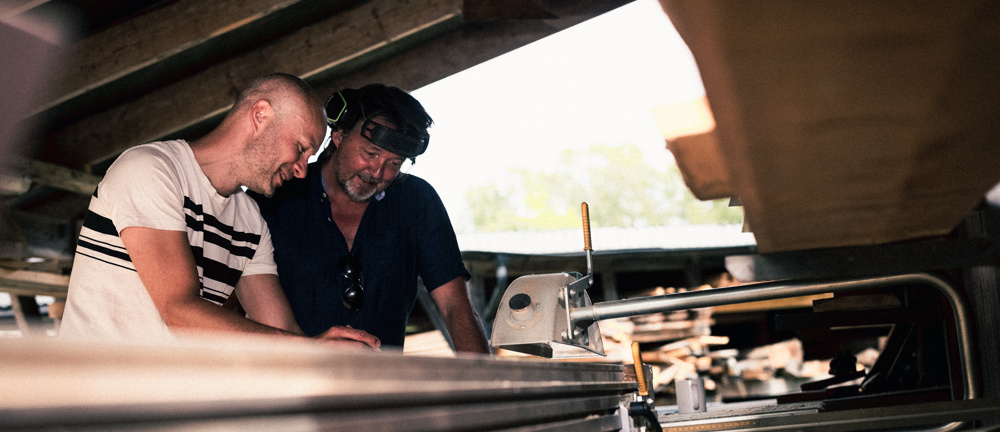 En god håndverker gir et stilmessige og kvalitetsmessig resultat med lang levetid. Men kompetanse er ikke nok alene. God kommunikasjon mellom deg som eier og håndverkeren er også en forutsetning for en god prosess. Foto: Ole Kristian Losvik/ Los365