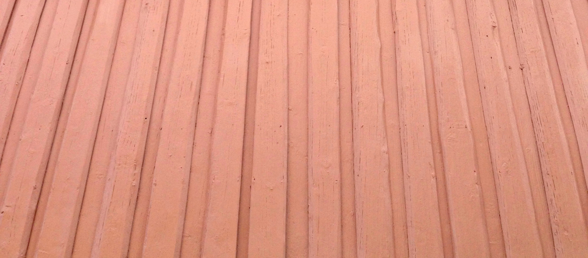 Kledning: toppskårne bord. Foto: Christel Wigen Grøndahl, Bygg og Bevar