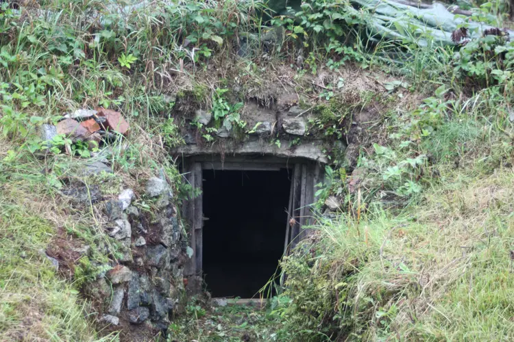 Inngang-til-en-jordkjeller-i-Ullensaker.-Foto:-Bygg-og-Bevar