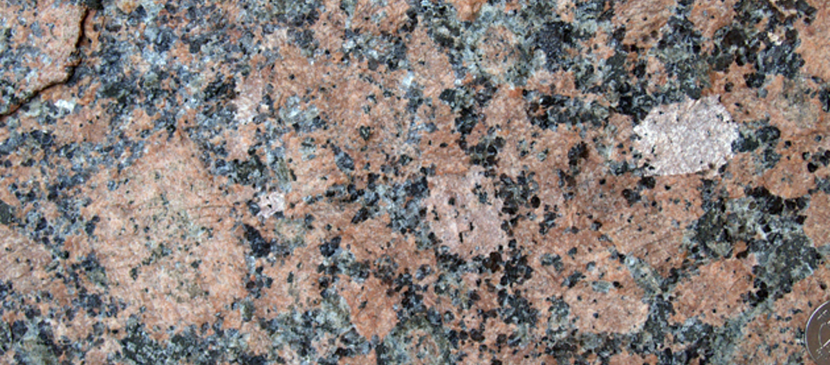 "Eage red" - Grovkornig granitt fra Finland. Foto: Tom Andersen