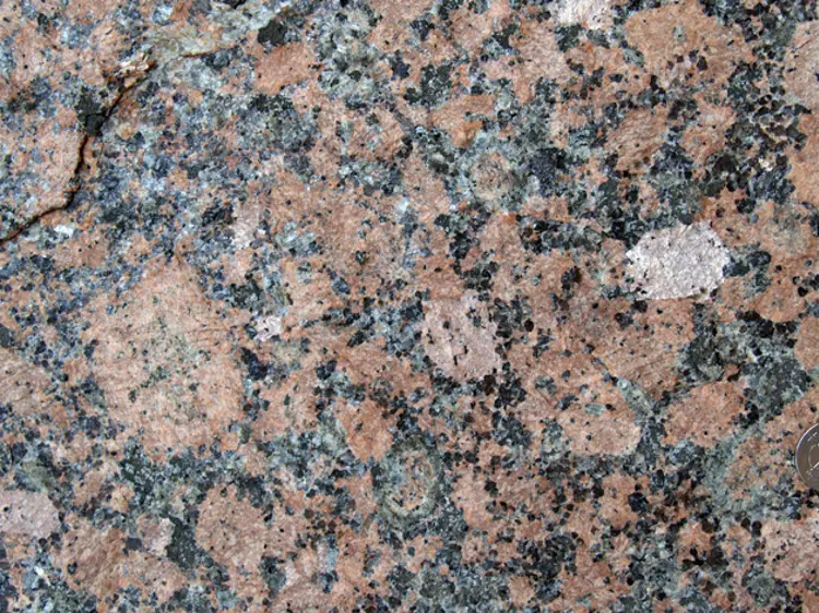 "Eage red" - Grovkornig granitt fra Finland. Foto: Tom Andersen