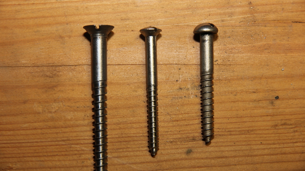 Ulike-typer-skruehoder-med-flatt-spor.-Foto:-Bygg-og-Bevar