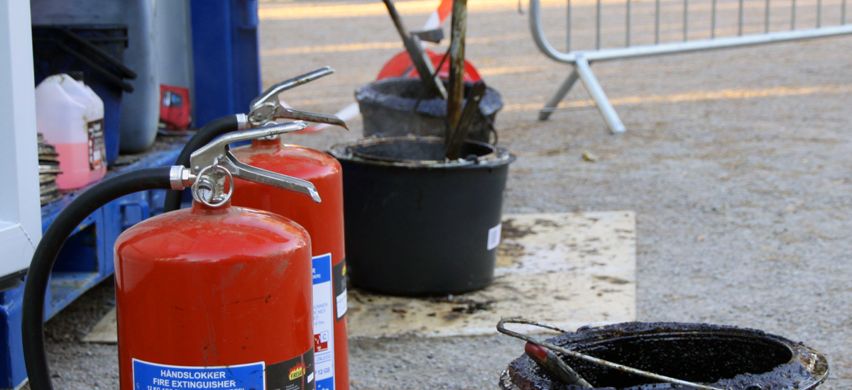 Brannsikring er viktig! Omgang med varme og brennbart i nærheten av uerstattelige bygninger krever forhåndsregler. Foto: Christel Wigen Grøndahl, Bygg og Bevar.