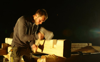 Lafting i høstmørket. Foto: John Wennberg, Buskerud bygningsvernsenter