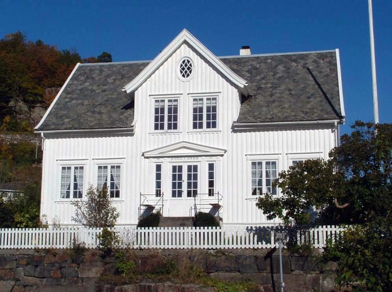 Villa i nyklassisistisk stil, Prostebakken. Foto: Ivar Ole Iversen, Byggeskikksenteret i Flekkefjord