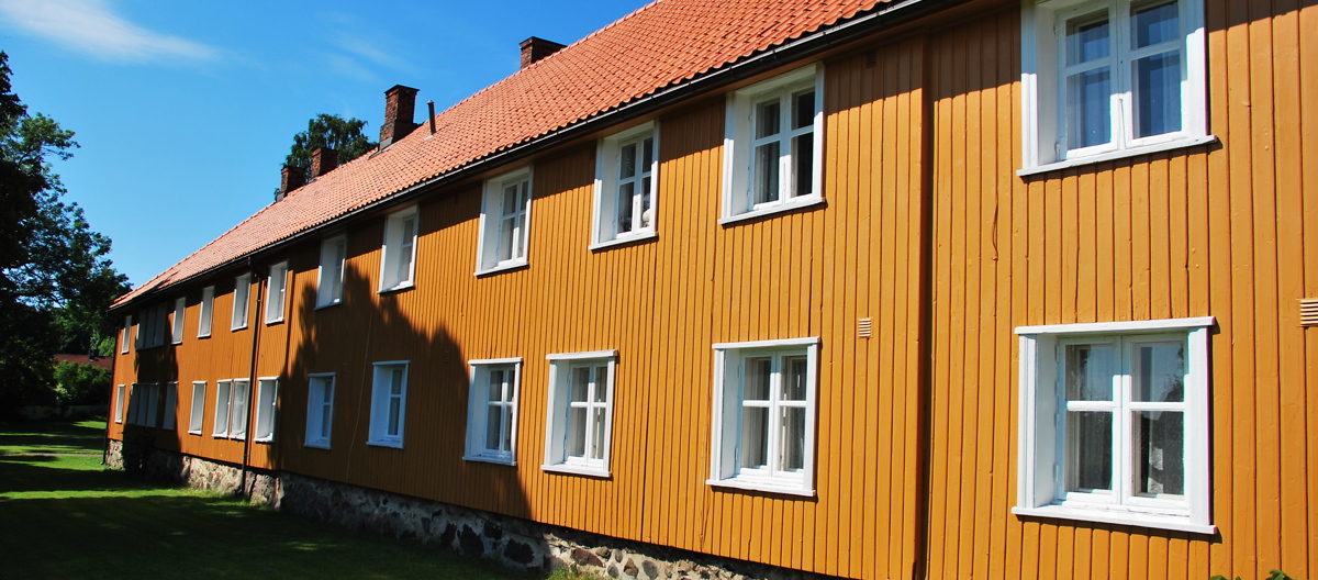 Mannskapsbrakker ved Gamle Horten gård i Vestfold. Foto: Kulturminnefondet