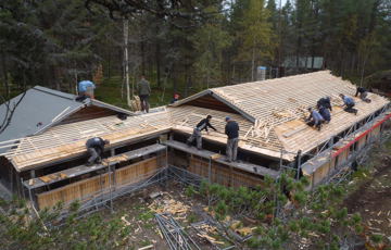 Under arbeid med tekking høsten 2011. Foto: Henning Søndmør