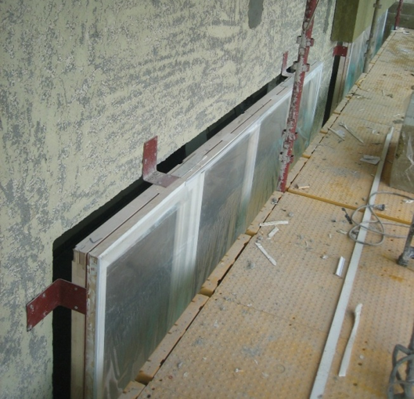 Løsning Med Stålbraketter For Innfesting Av Vindu Foto Multiconsult