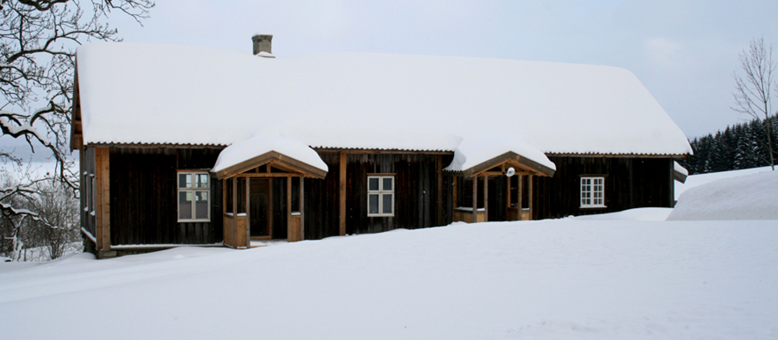 Hovedhuset på Teien, Rælingen i Akershus. Kroneksempel på en istandsetting gjort med respekt, hvor husets sjel og egenart har fått leve videre. Foto: Ola H Fjeldheim