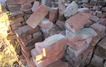 Gjenbruk av gammel murstein er både et estetisk og miljømessig godt tiltak. Foto: Claes Lampi