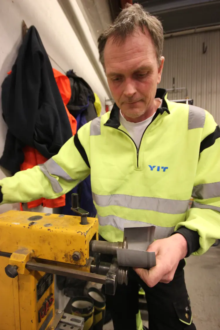 Dette gjøres med sikkemaskin Foto Terje Granås.JPG