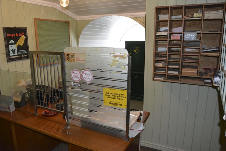 POSTEN SKAL FRAM: Deler fra gamle Bergstrøm poståpneri vises fram på museet på Arestad. Foto: Anja Lillerud 