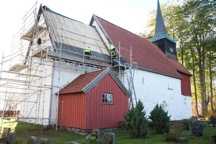 Viktig med stillas i høyden. Foto: Kolbein Dahle