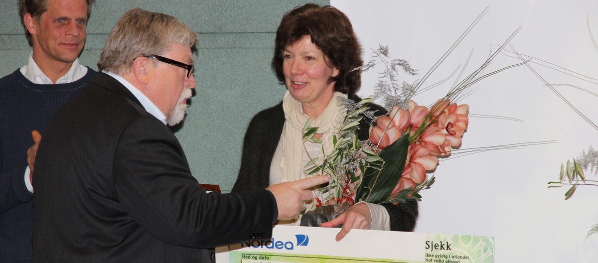 Hanne Bjørk fra Møbelverkstedet Restaurering mottar Bygg og Bevar-prisen 2012