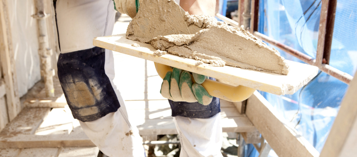 Murer i arbeid. Foto: Weber Norge