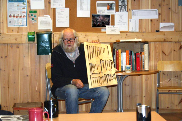 Dagen starta med ei samling for alle ansatte på kantina der Edvin Espelund orienterte om stilhistorie og bygningsvernhistorie, også med henvisninger til forskjellige oppslagsverk han har samlet gjennom tidene.