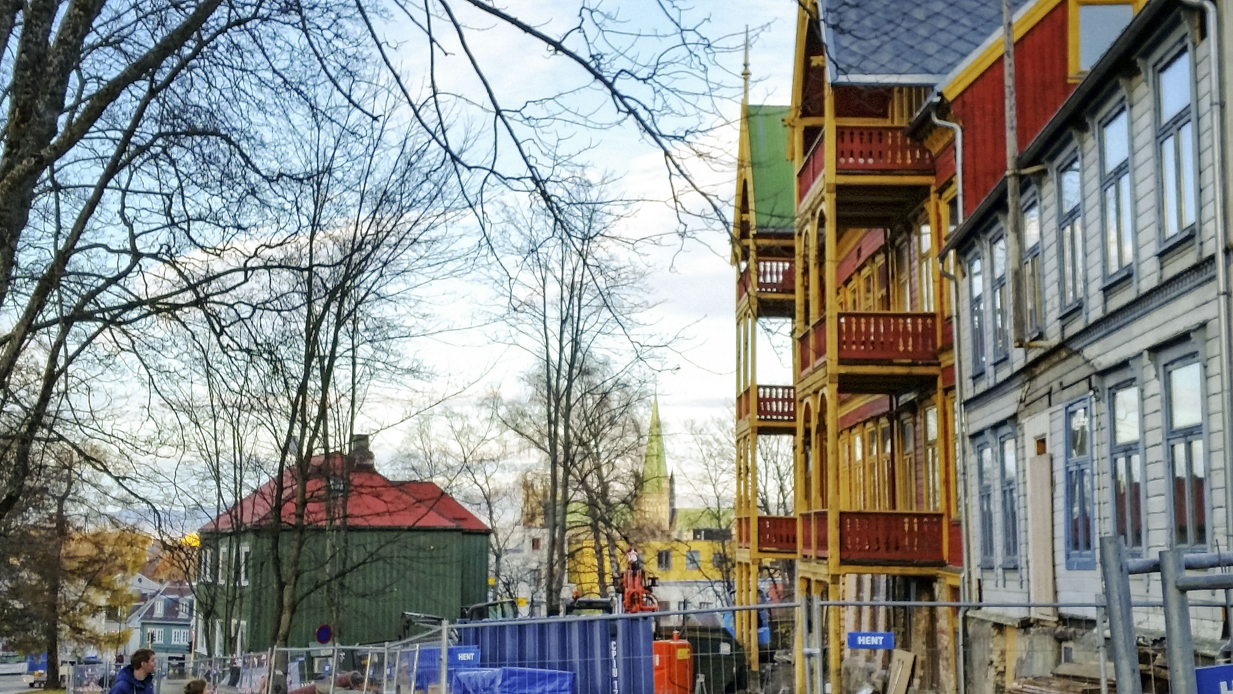 Arbeidene pågår. Thinvallagården, Trondheim. Foto Bente Haarstad