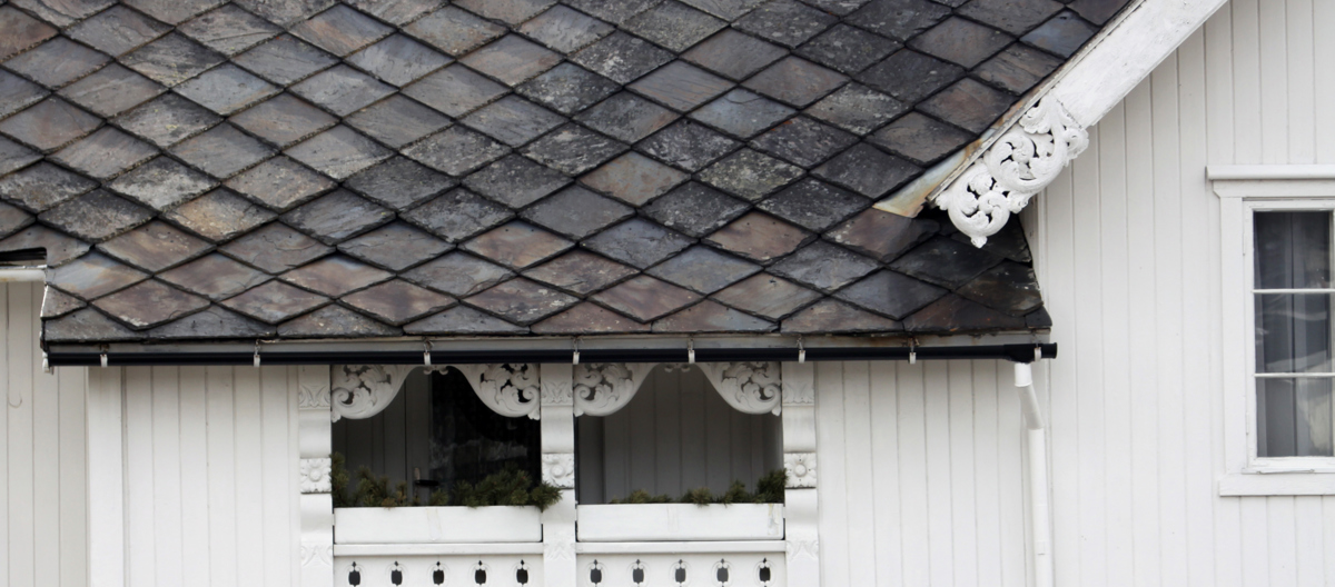 Flott skifertak og veranda med detaljer, Vågå i Oppland. Foto: Christel Wigen Grøndahl