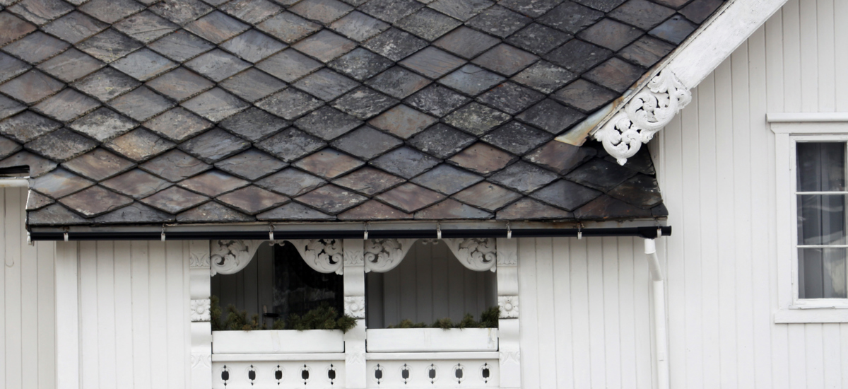 Flott skifertak og veranda med detaljer, Vågå i Oppland. Foto: Christel Wigen Grøndahl