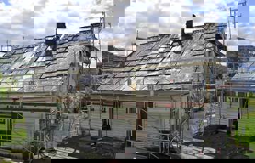 Arbeidet påbegynnes. Foto: Solvorn Laft og Bygg