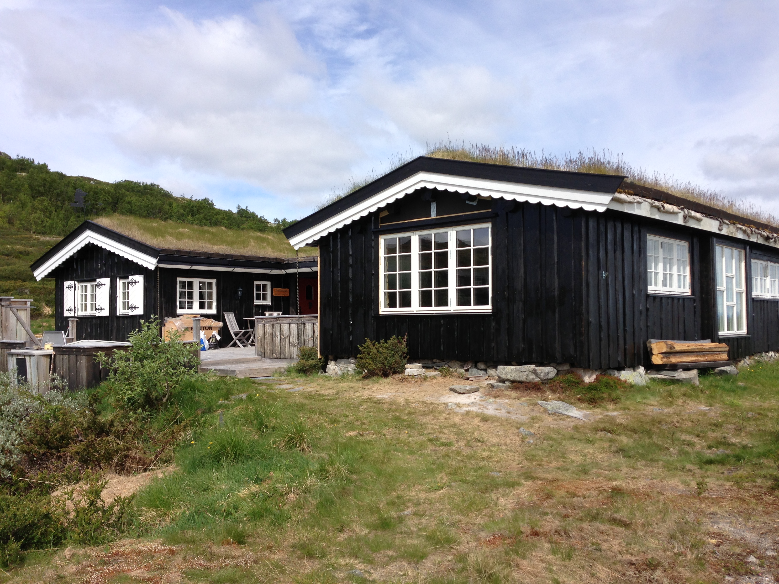 Det nesten ferdige resultat gjenstaar bere kledningen over vindu Vi er meget godt fornoyd med disse Huntonproduktene Treullisolasjon sjotetape og vindtetteplater.jpg