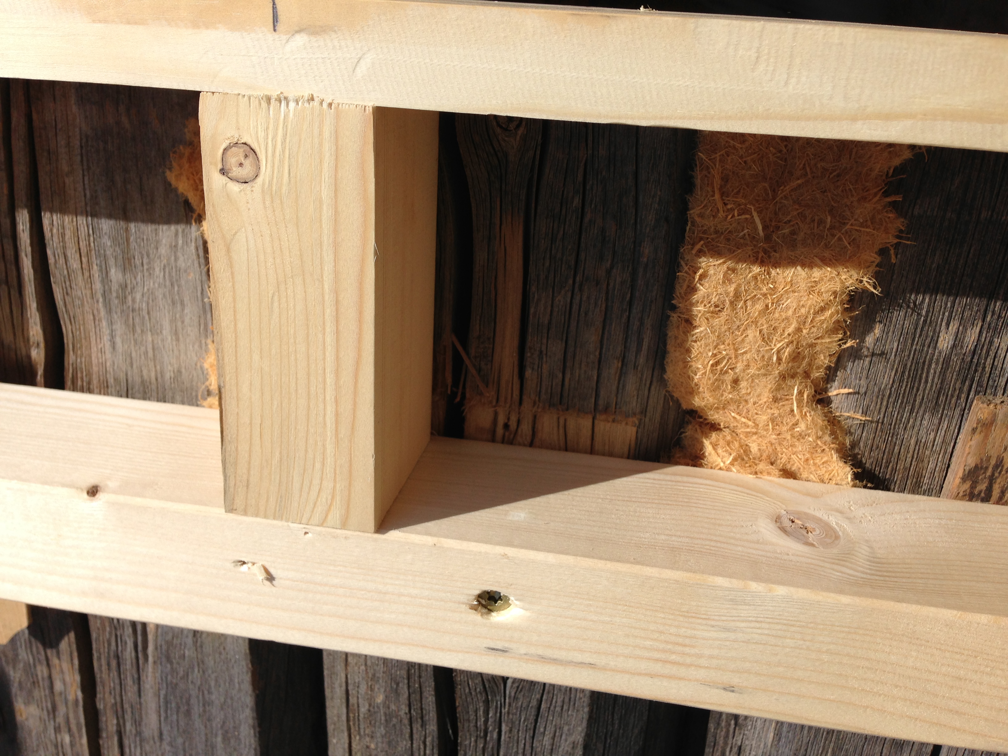 Detalj som viser utfylling av tommerprofilet Lett å fylle ut slik at treullen fester i profilet.jpg