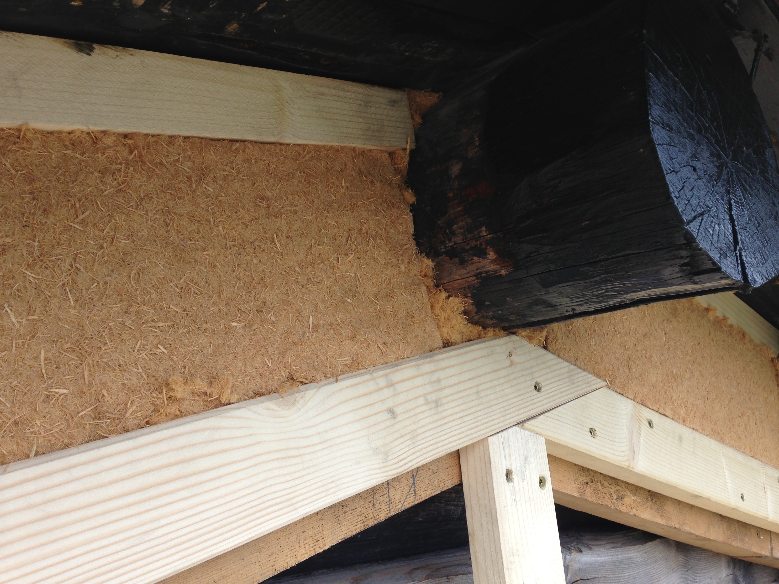 Lett aa forme presis fylling av isolasjonsomraadet.jpg