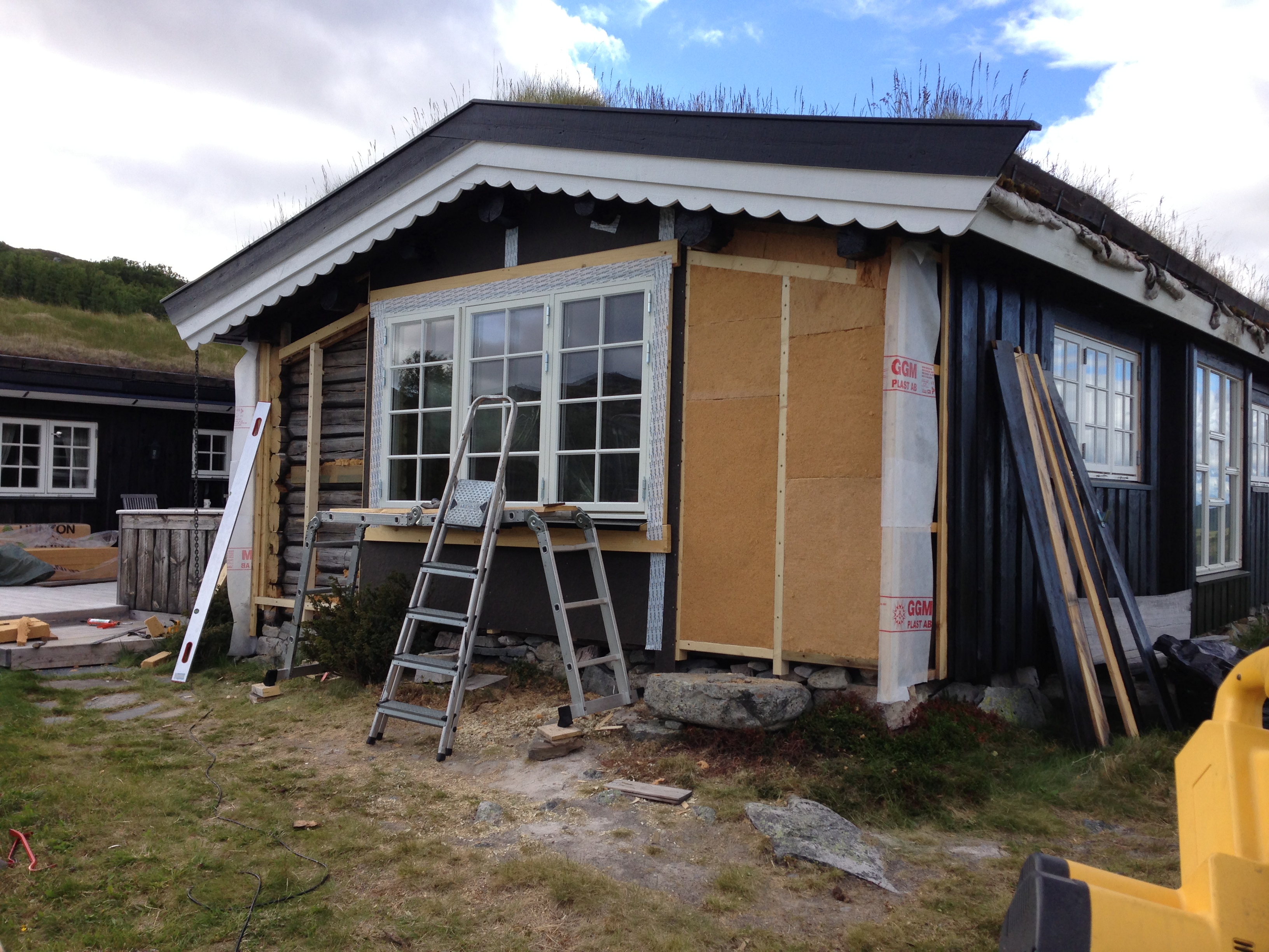 Videre arbeider Vindtettingsfolie ved hjornene.jpg