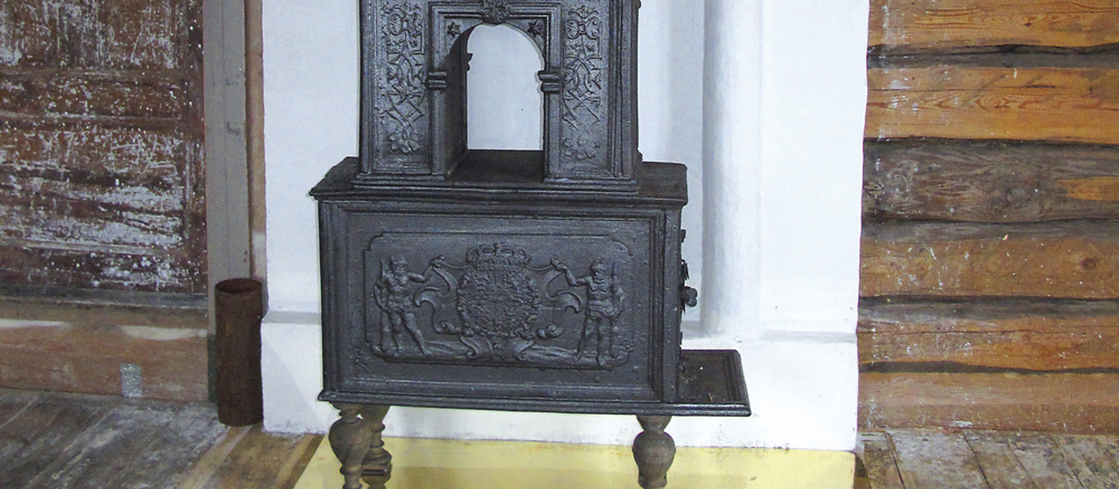 Etasjeovn fra Fritzøe Jernverk, trolig fra 1732. Foto: Norske Hjem