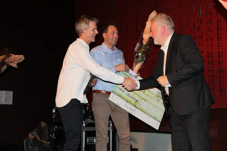 Jørn Holme, styreleder i Bygg og Bevar og riksantikvar, sto for utdelingen av prisen på vegne av juryen. Foto: Bygg og Bevar