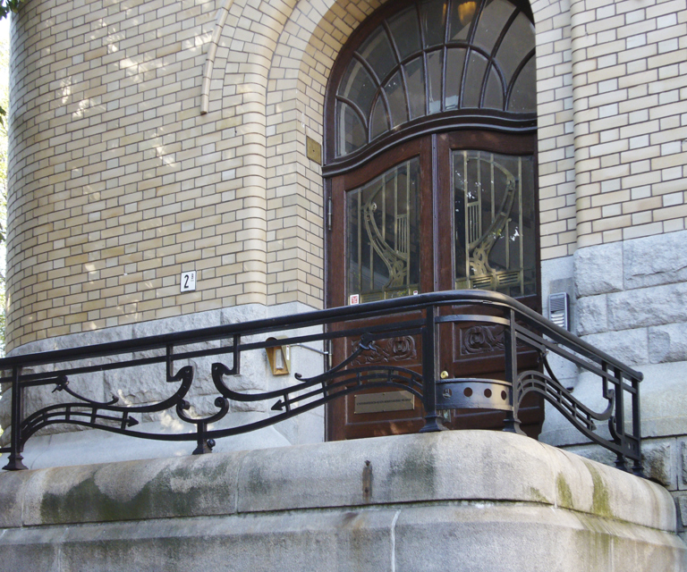 Gelender i jugendstil utført av Carl Bilgrei på Historisk museum, tegnet av Henrik Bull. Foto: Karen Bjerke