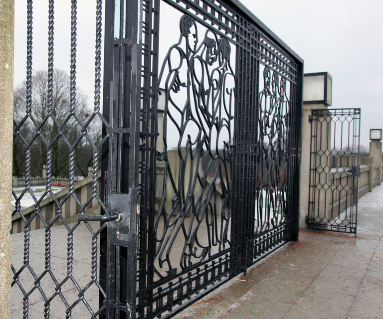 I Vigelandsparken finnes flere smijernsarbeider som vitner om det fruktbare samarbeidet mellom smeden Alfred Mikkelsen og billedhuggeren Gustav Vigeland. Foto: Christel Wigen Grøndahl, Bygg og Bevar