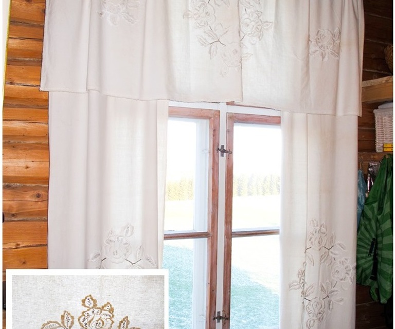 Håndbrodert gardin bestående av sidegardiner og kappe fra rundt 1910. Mønstre for gardiner ble gjerne gjengitt i ukeblader. Detalj av broderiet i innfelt bilde. Foto: Tor Harald Frøyset