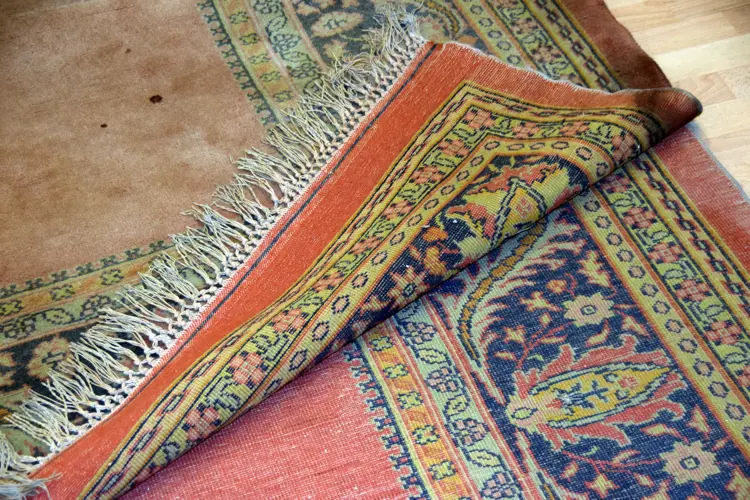 Detalj fra det håndlagde gulvteppe. Foto: Sjur Harby