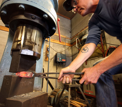 Terje Granås smir en hammer Foto Terje Granås