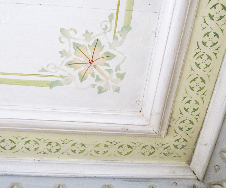 Dekor i tak, Simenstad gård, Rudshøgda.