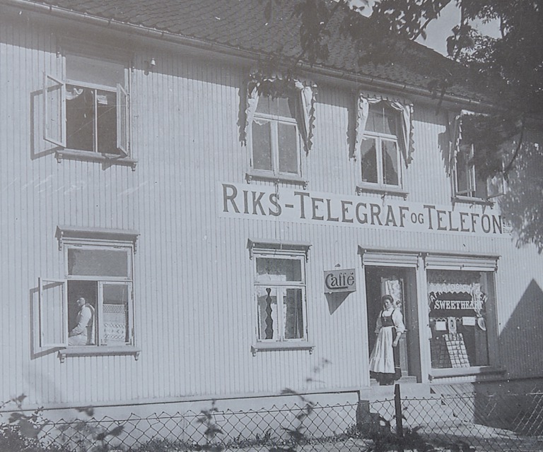 Fasaden slik den så ut etter 1915 da Telegrafverket overtok eiendommen.jpg
