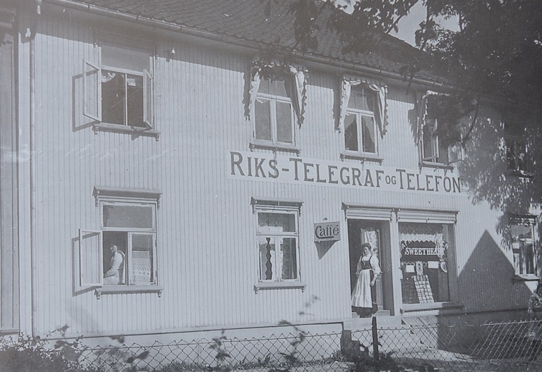Fasaden slik den så ut etter 1915 da Telegrafverket overtok eiendommen.jpg