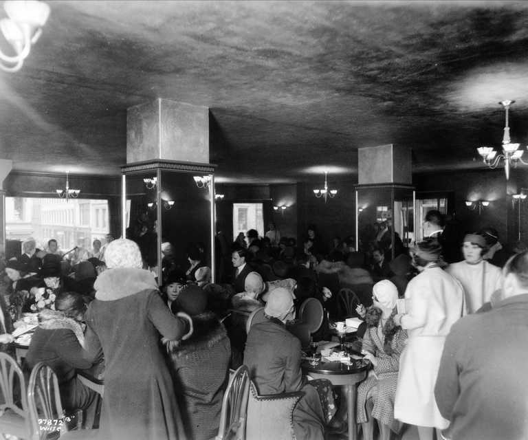 1, Ritz konditori m mennesker, 1935.jpg