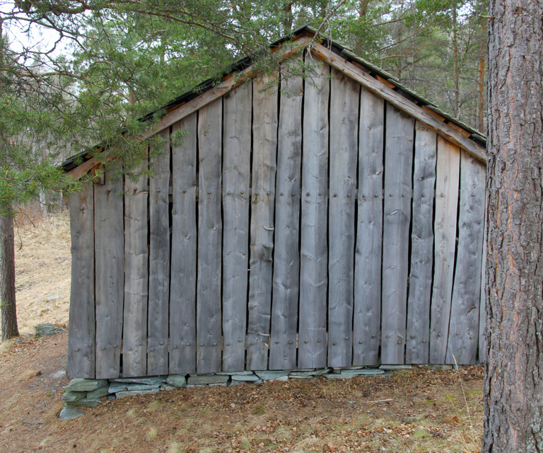 Her er kledningen festet med trenagler. Fra Bygningshistorisk park på Dovre. Foto: Bygg og Bevar