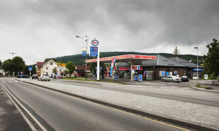 Boe-i-Telemark_bensinstasjon.jpg