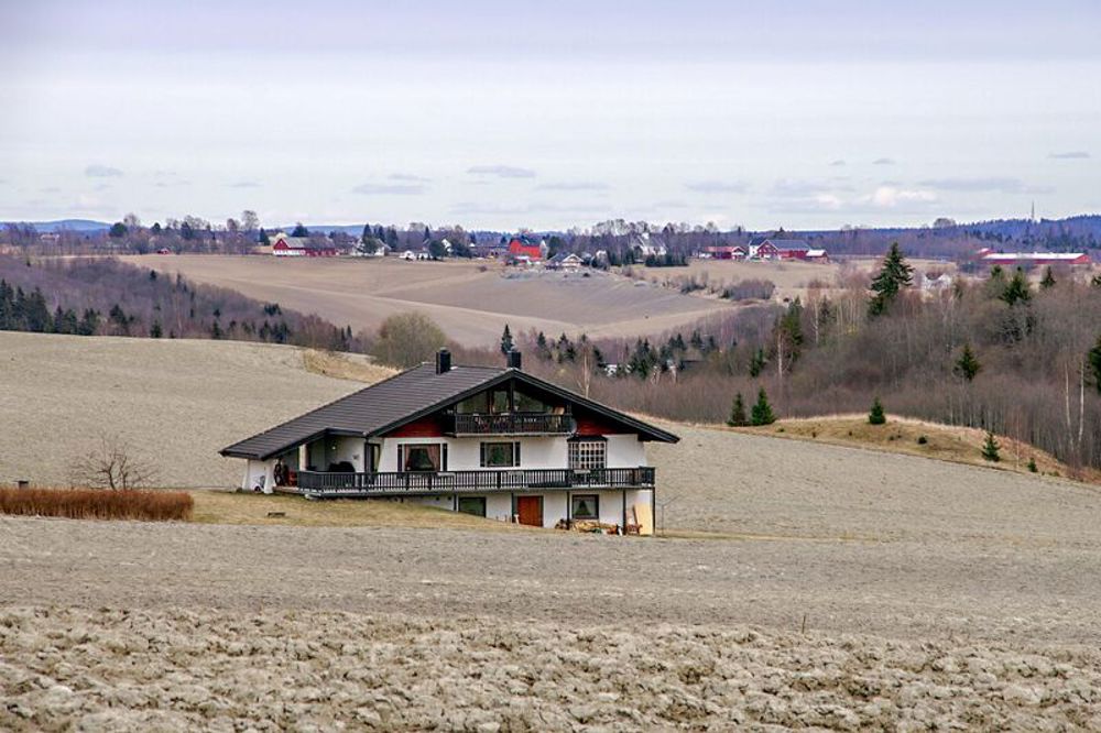 Tyrolerhus-i-norsk-landskap.-Foto:-Ruud,-Leif-Harald