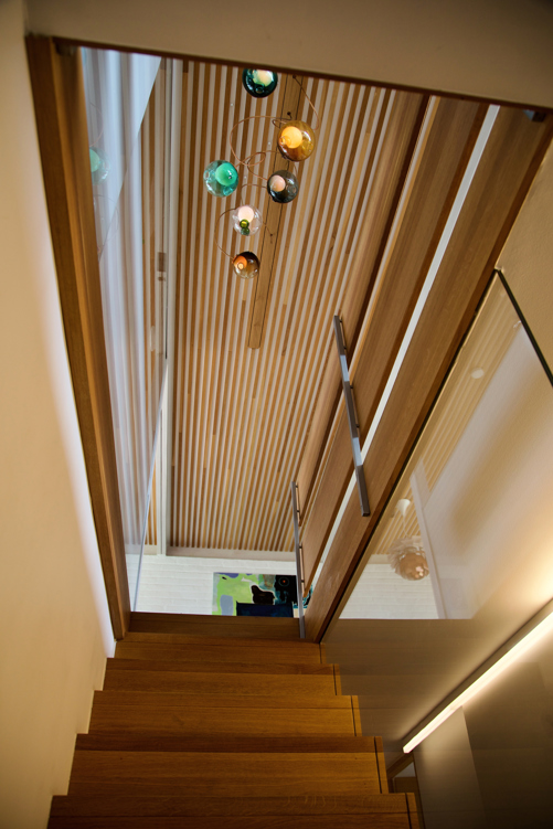 Trappen til underetasjen er et av husets mest markante arkitektoniske grep. Foto: Lise Bjelland