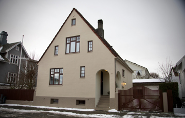 Huset i jugendstil er nå tilbakeført til sånn det så ut da det ble bygget i 1915. Nå stemmer alt. Foto: Lise Bjelland