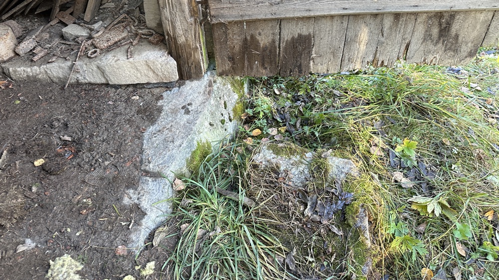 Etter regnvær er det mulig å se hvor vannet tar lengre tid å tørke opp. Foto:Christine K Jørgensen