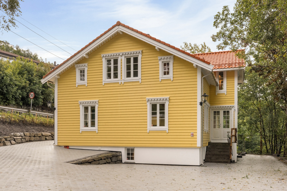 Med pågangsmot har Klimabygg gitt et falleferdig hus i Fyllingsdalen nytt liv. Foto: Klimabygg AS