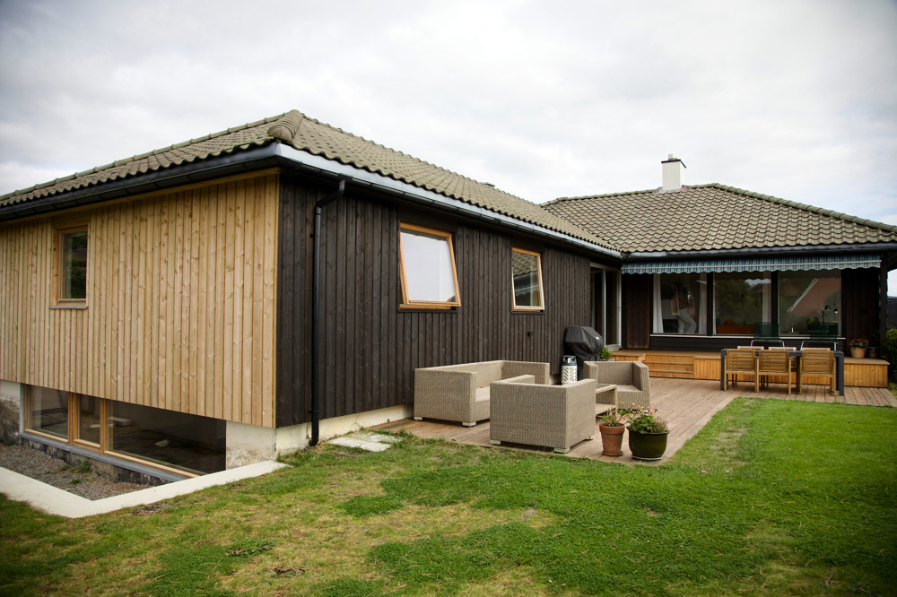Nyoppusset hus er utformet med materialer og proporsjoner som spiller på lag med det eksisterende huset. Foto: Lise Bjelland